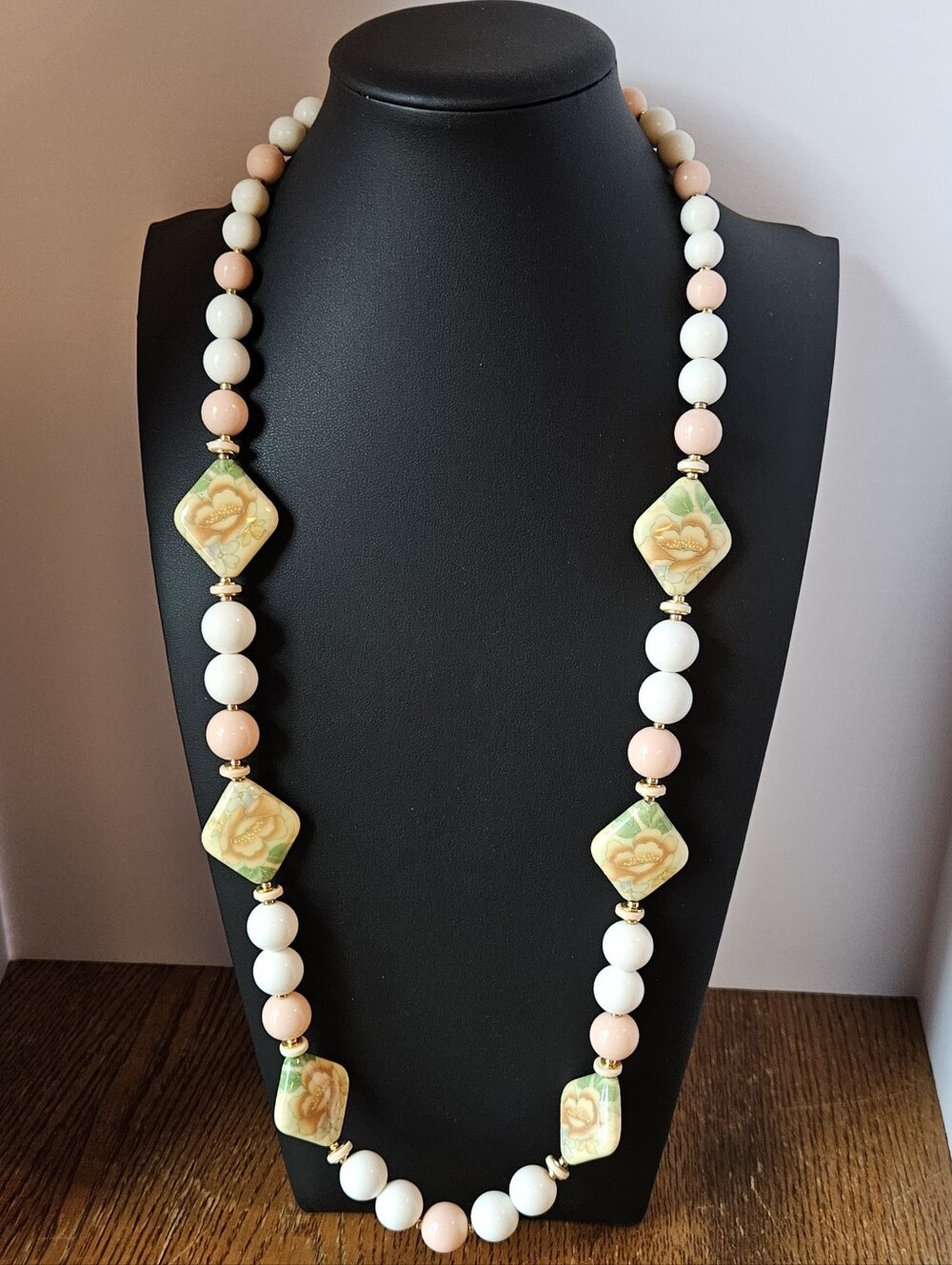Vintage Japan Floral Bead Necklace Peach White Beads 15"
